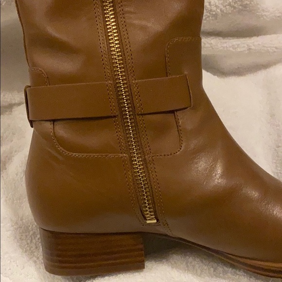 Boots - Picture 3 of 5